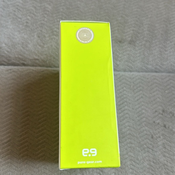 Pure gear fast wireless charging pad - Picture 3 of 5